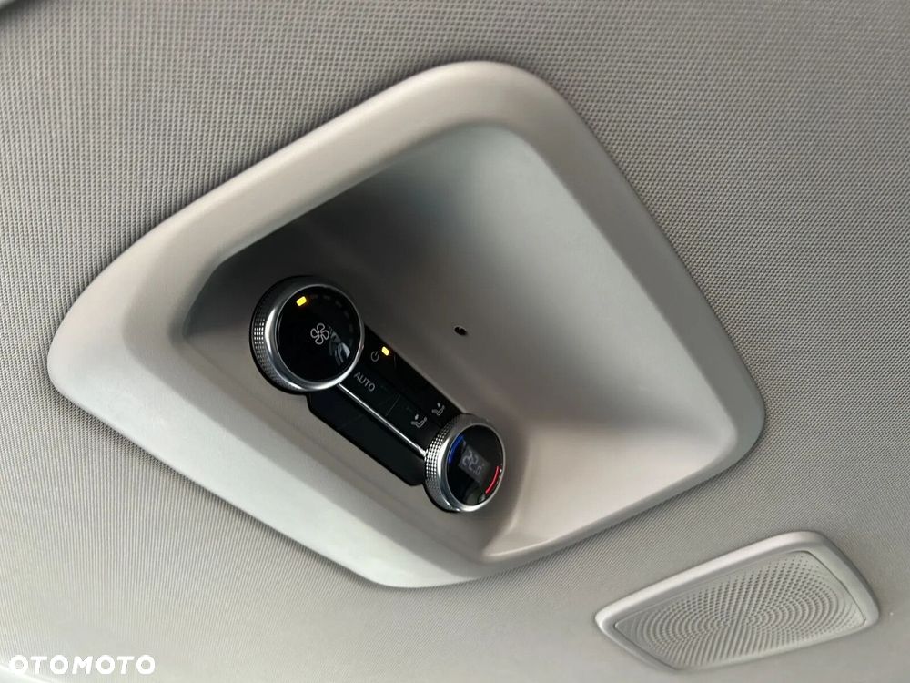 Volkswagen Caravelle - 20