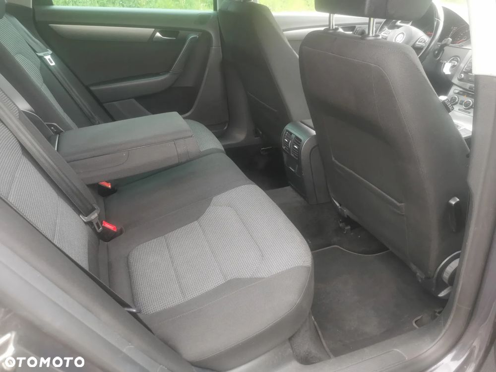 Volkswagen Passat Variant 2.0 Blue TDI SCR Highline - 12