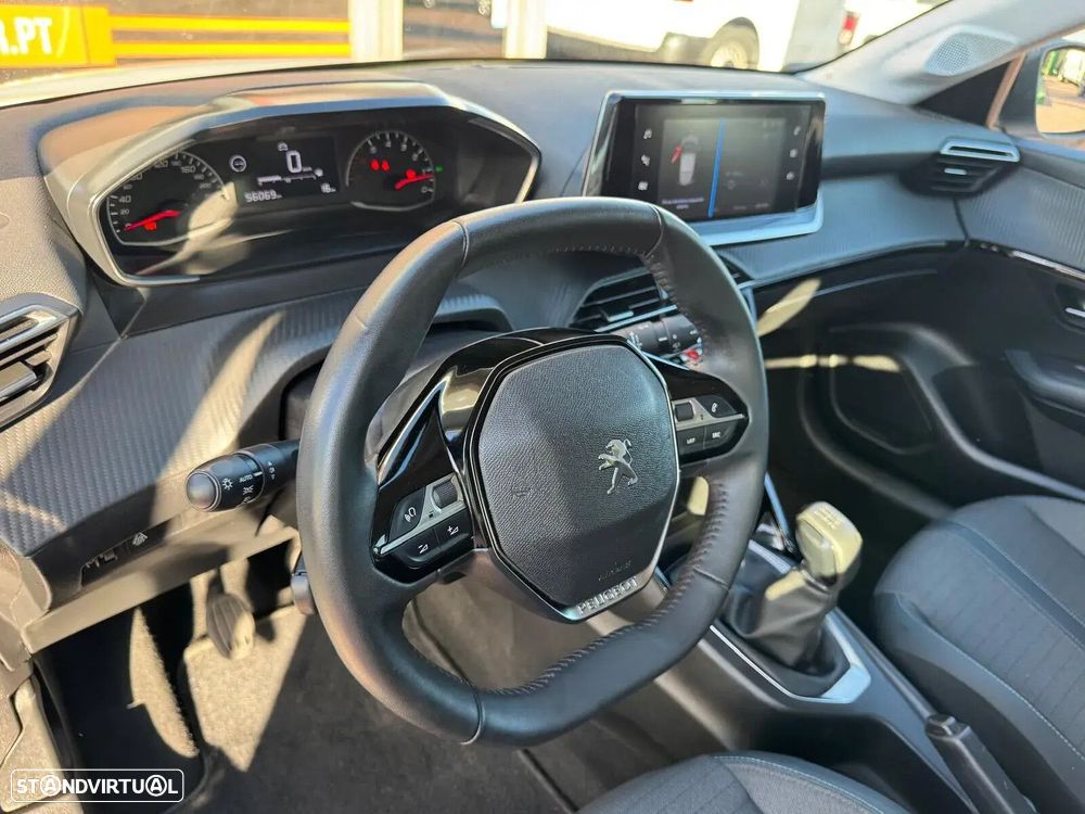 Peugeot 208 - 25