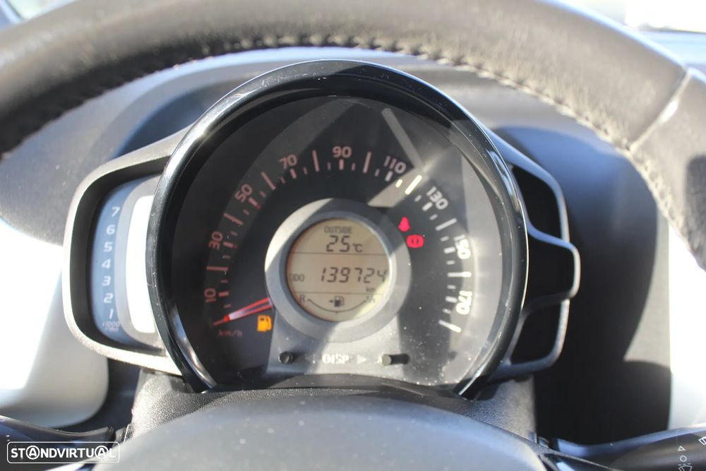 Toyota Aygo x-clusiv - 12