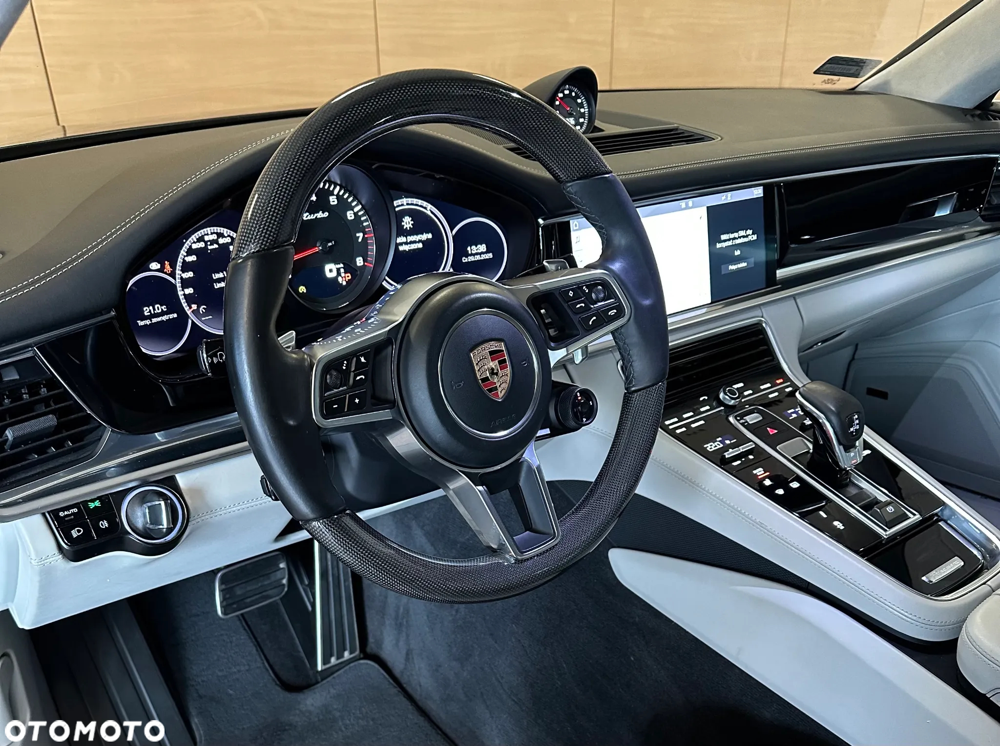 Porsche Panamera Turbo Sport Turismo - 11
