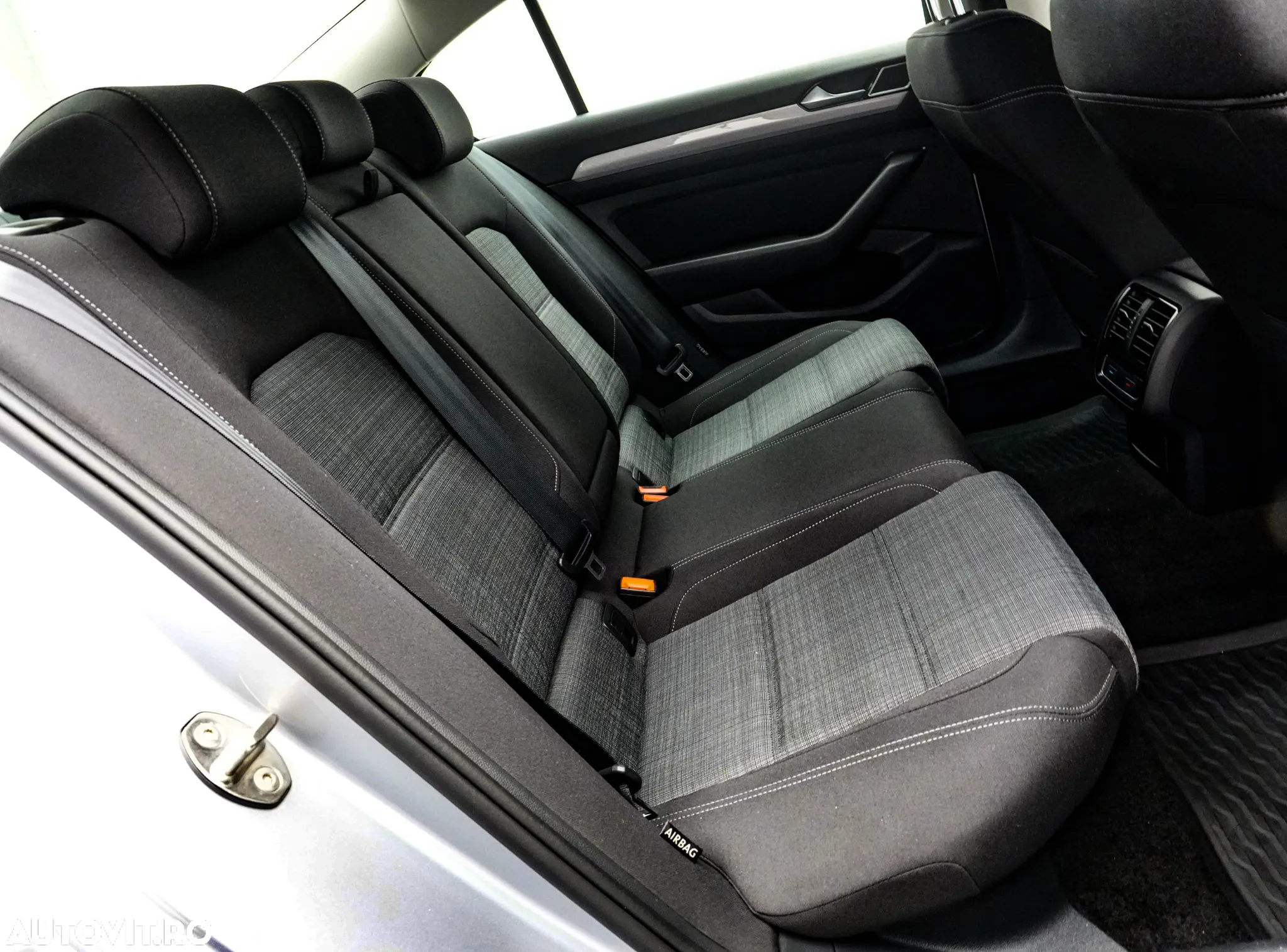 Volkswagen Passat 2.0 TDI DSG Comfortline - 17