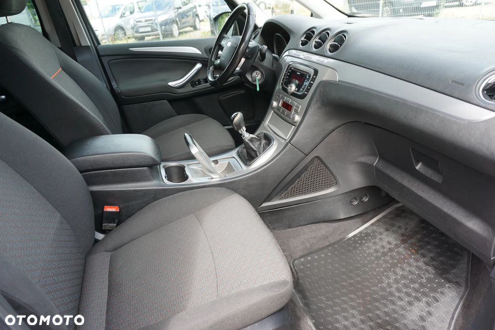 Ford Galaxy 2.0 TDCi Ambiente - 17
