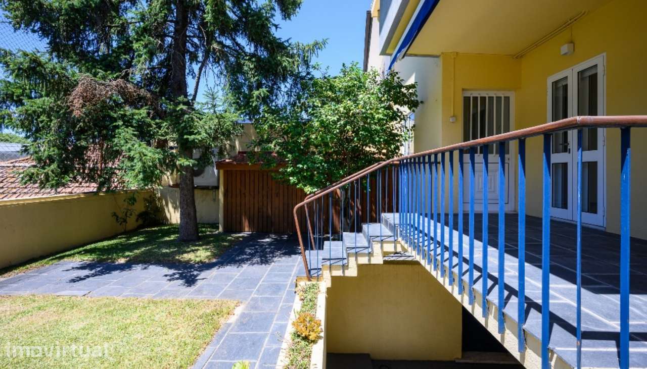 Moradia V5 renovada com jardim em Monte dos Burgos, Matosinhos - Grande imagem: 3/25