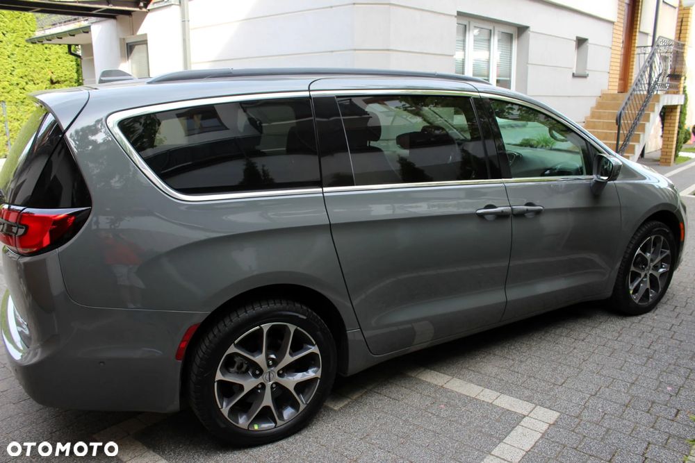 Chrysler Pacifica - 28