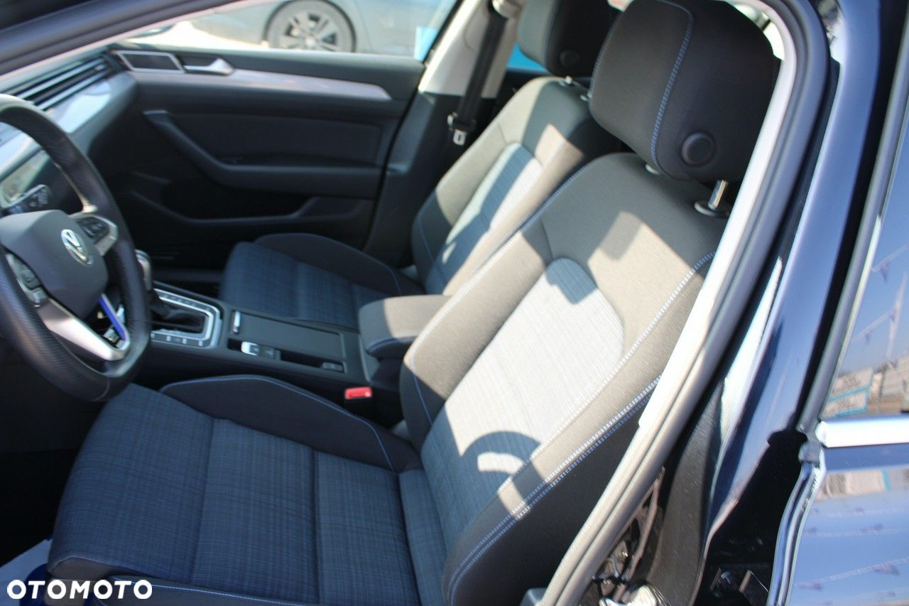 Volkswagen Passat - 15