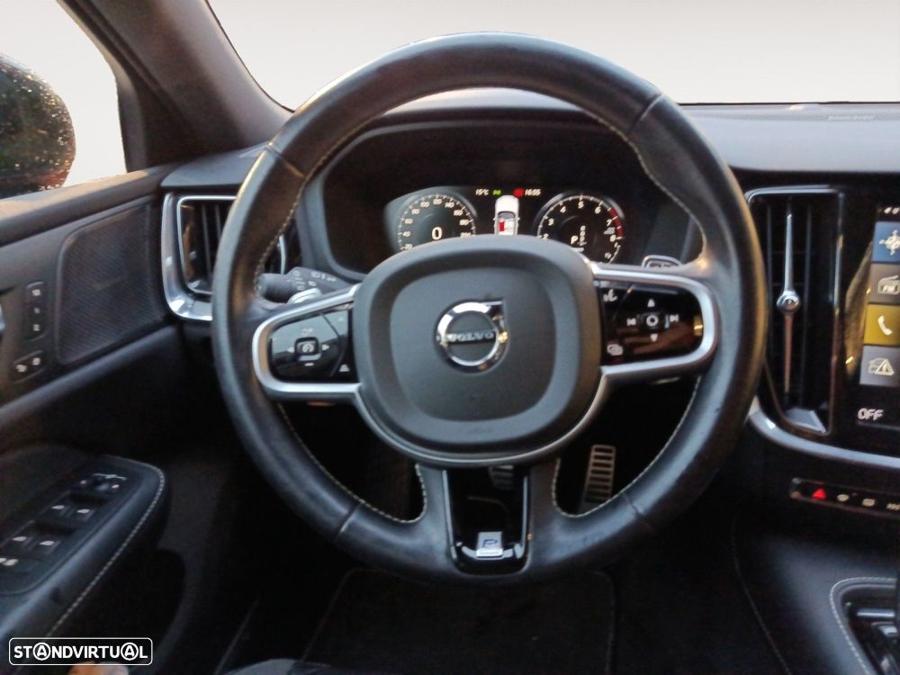 Volvo V60 2.0 T8 AWD TE R-Design - 12