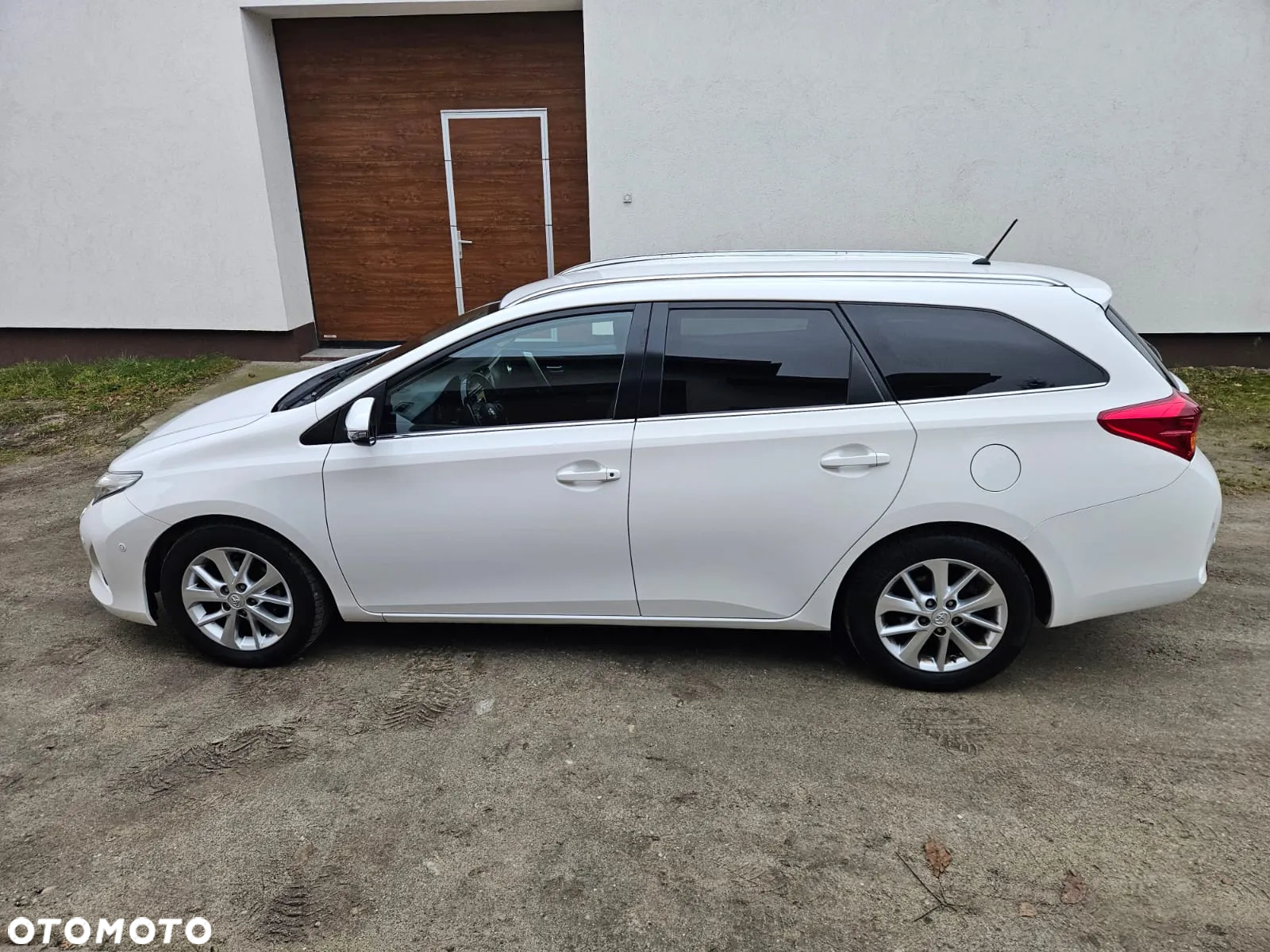 Toyota Auris 1.4 D-4D Touring Sports - 3