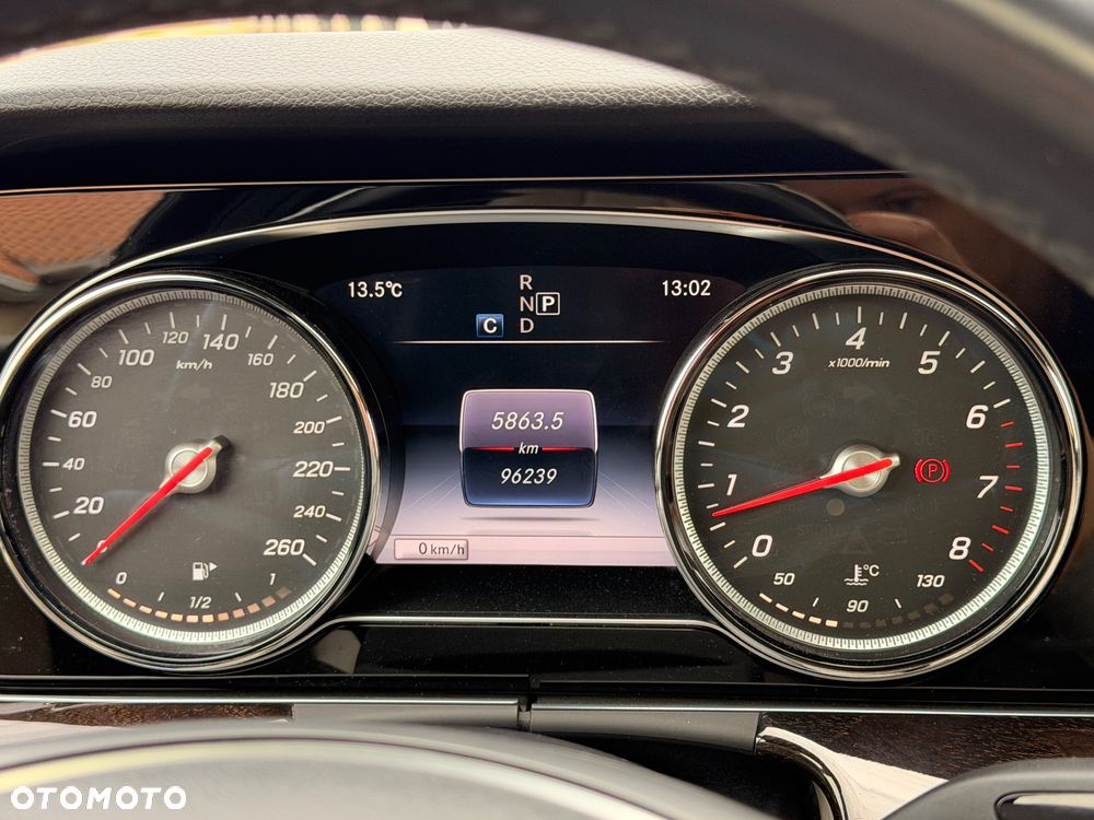 Mercedes-Benz Klasa E 300 9G-TRONIC AMG Line - 17