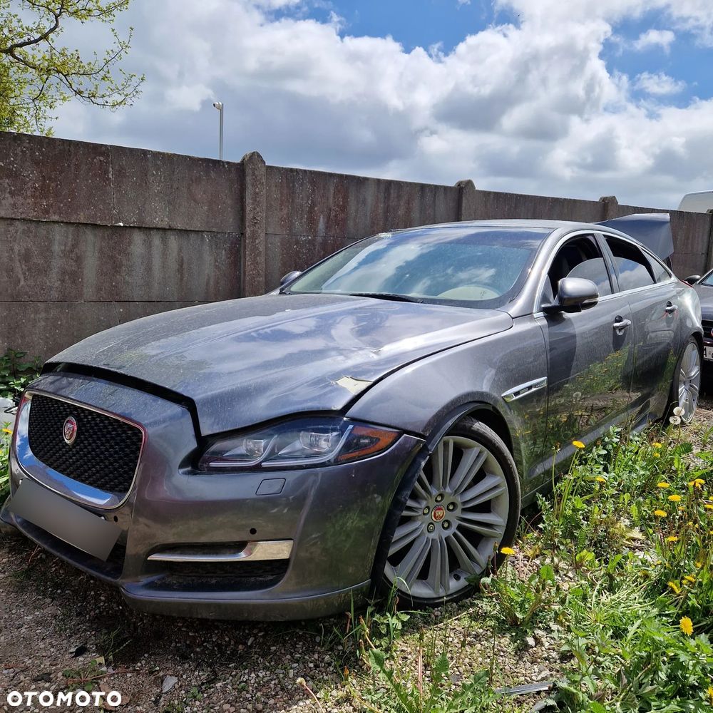 Jaguar XJ 3.0 V6 Kompressor AWD R-Sport - 1