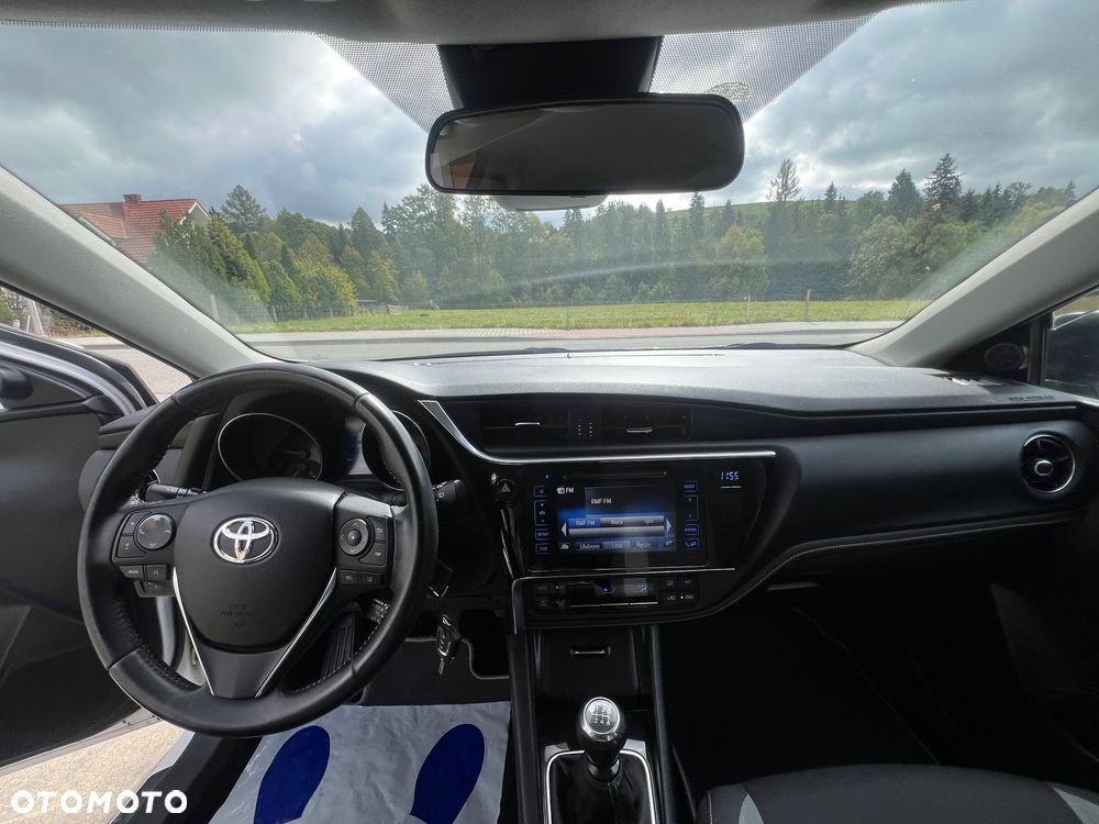 Toyota Auris 1.6 D-4D Executive - 11