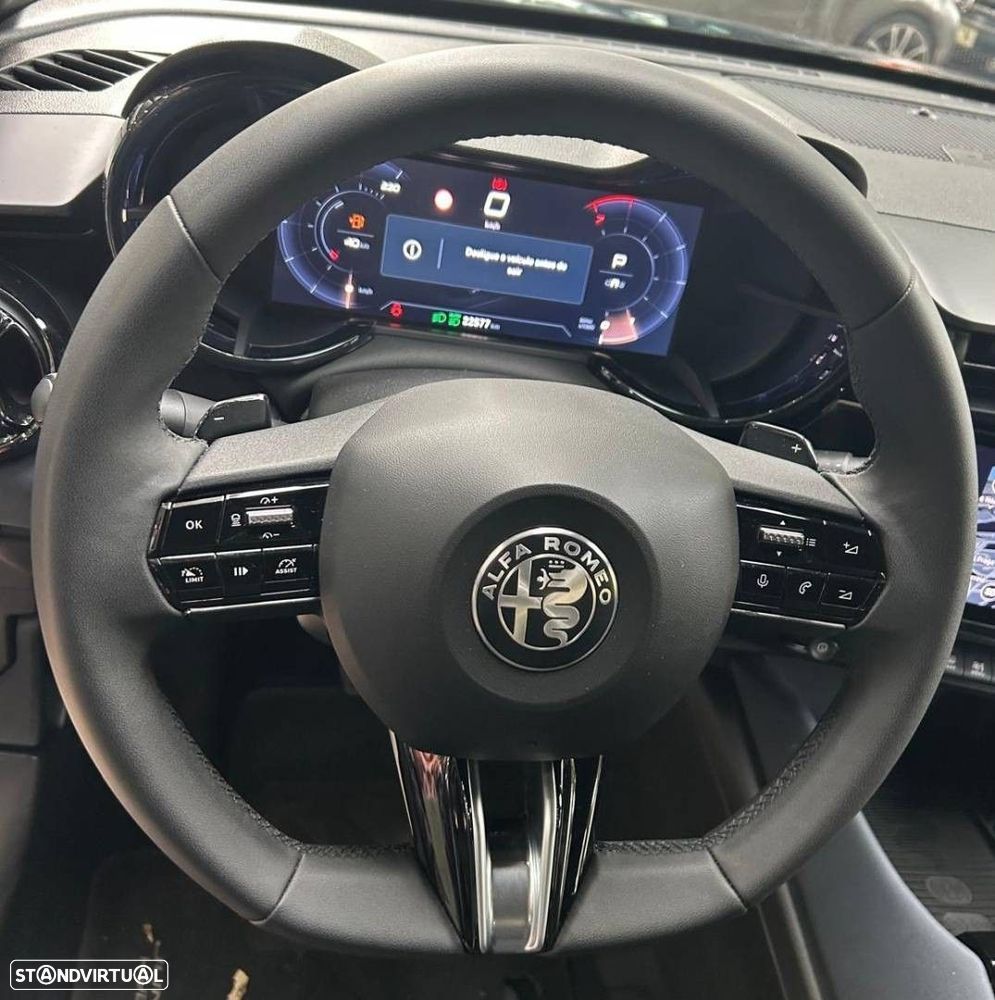 Alfa Romeo Junior 1.2 eDCT6 - 12