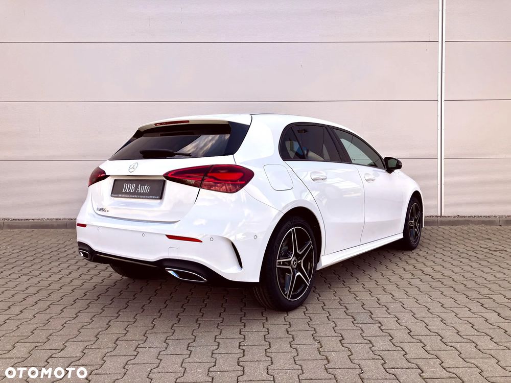 Mercedes-Benz Klasa A 250 e PHEV AMG Line 8G-DCT - 3