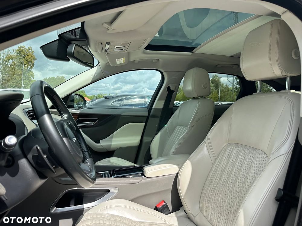 Jaguar F-Pace - 13