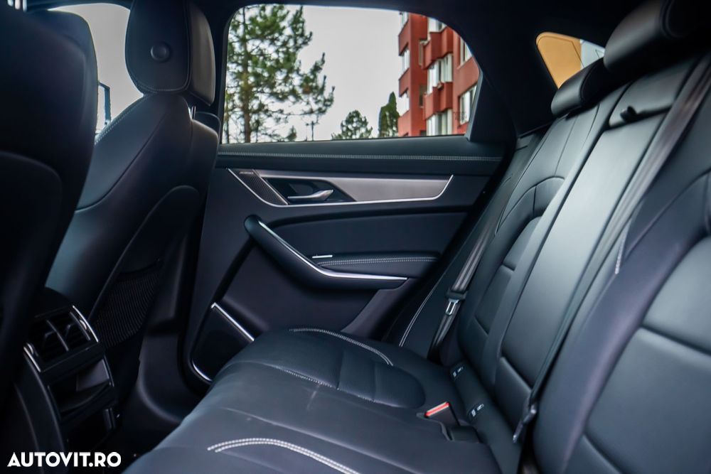 Jaguar F-Pace P250 AWD R-Dynamic Black - 17