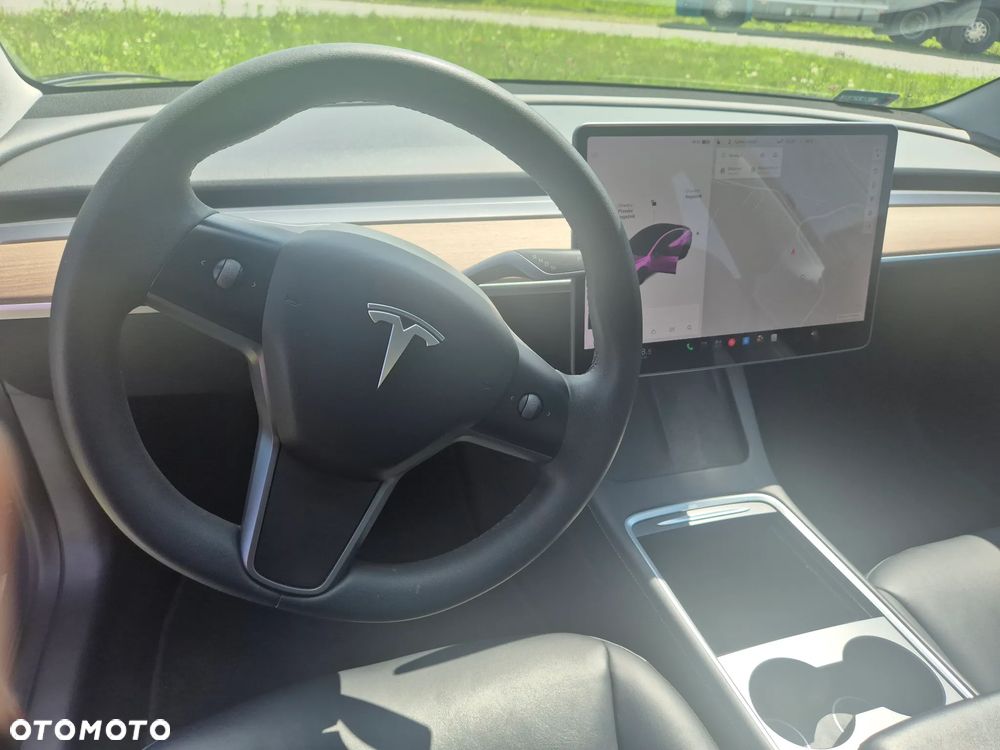 Tesla Model 3 - 7