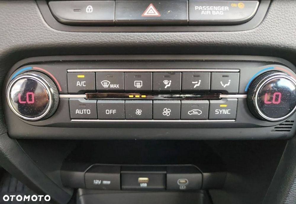 Kia Ceed - 12