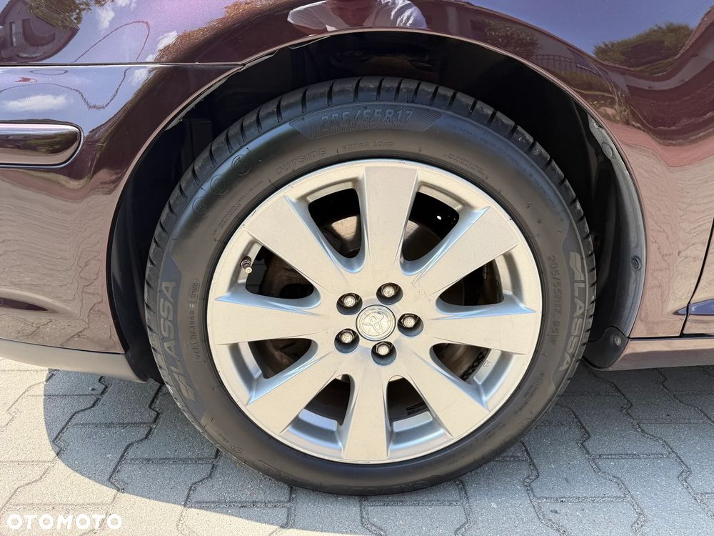 Toyota Avensis 2.0 D-4D - 23