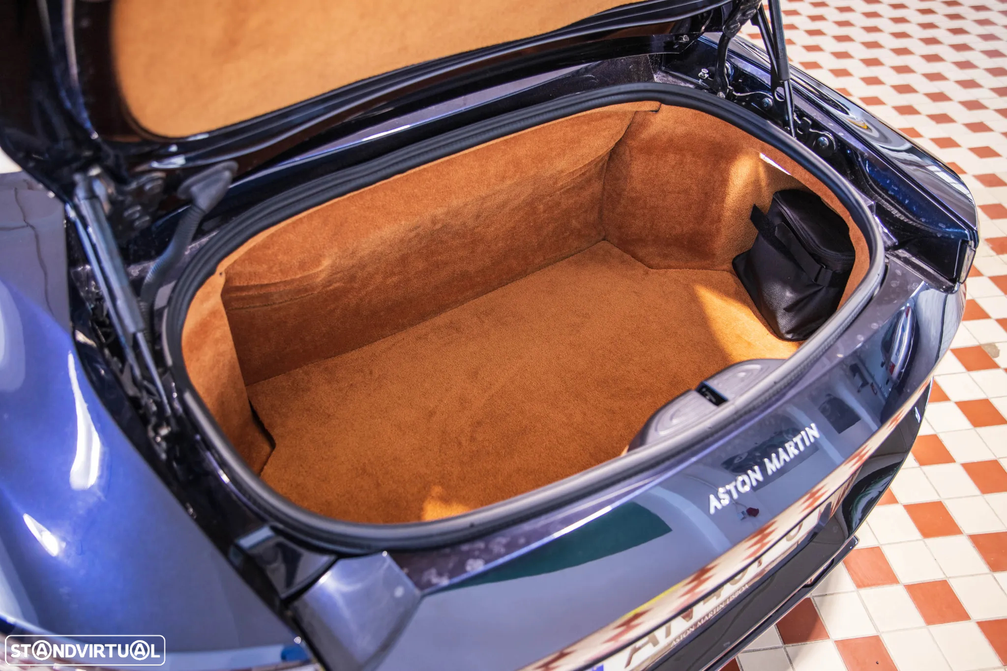 Aston Martin Vantage Roadster V8 - 30