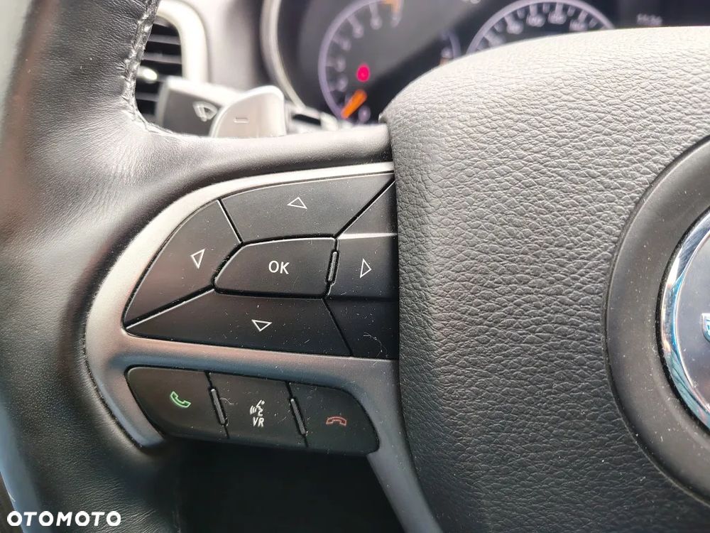 Jeep Grand Cherokee - 24