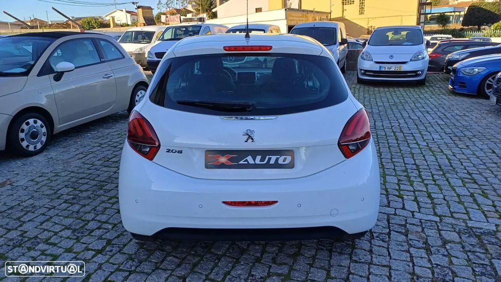 Peugeot 208 - 5