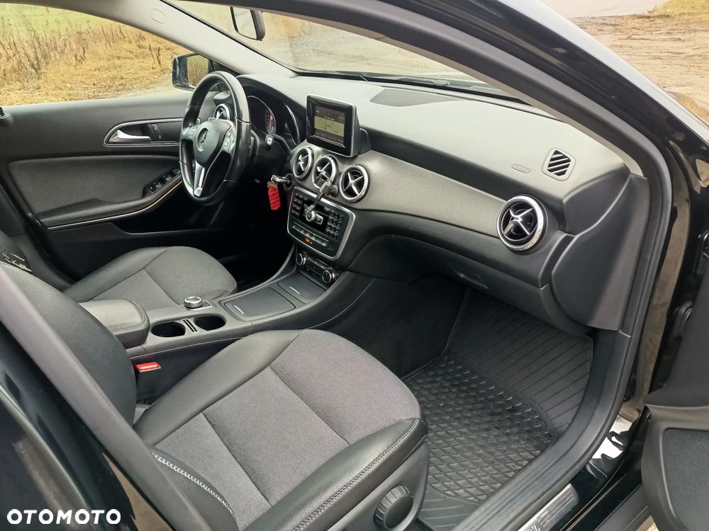 Mercedes-Benz GLA 180 (CDI) d 7G-DCT Urban - 16