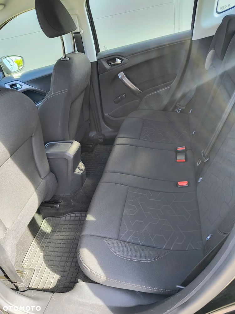Peugeot 2008 1.6 e-HDi Allure S&S - 17