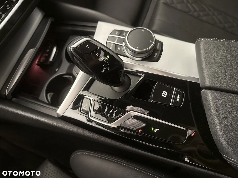 BMW Seria 5 520i mHEV - 15