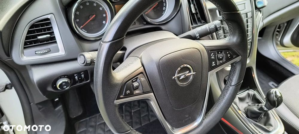 Opel Astra 1.6 Turbo - 11