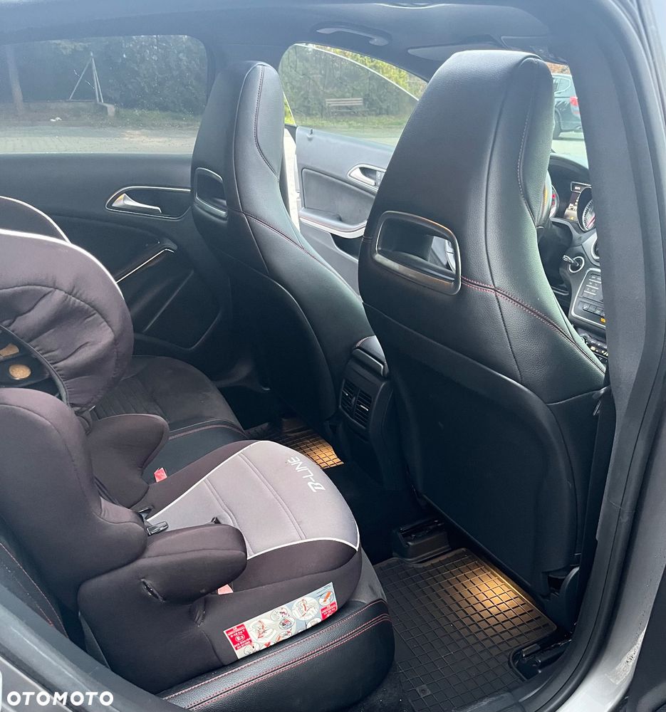 Mercedes-Benz CLA Shooting Brake 250 AMG Line - 14