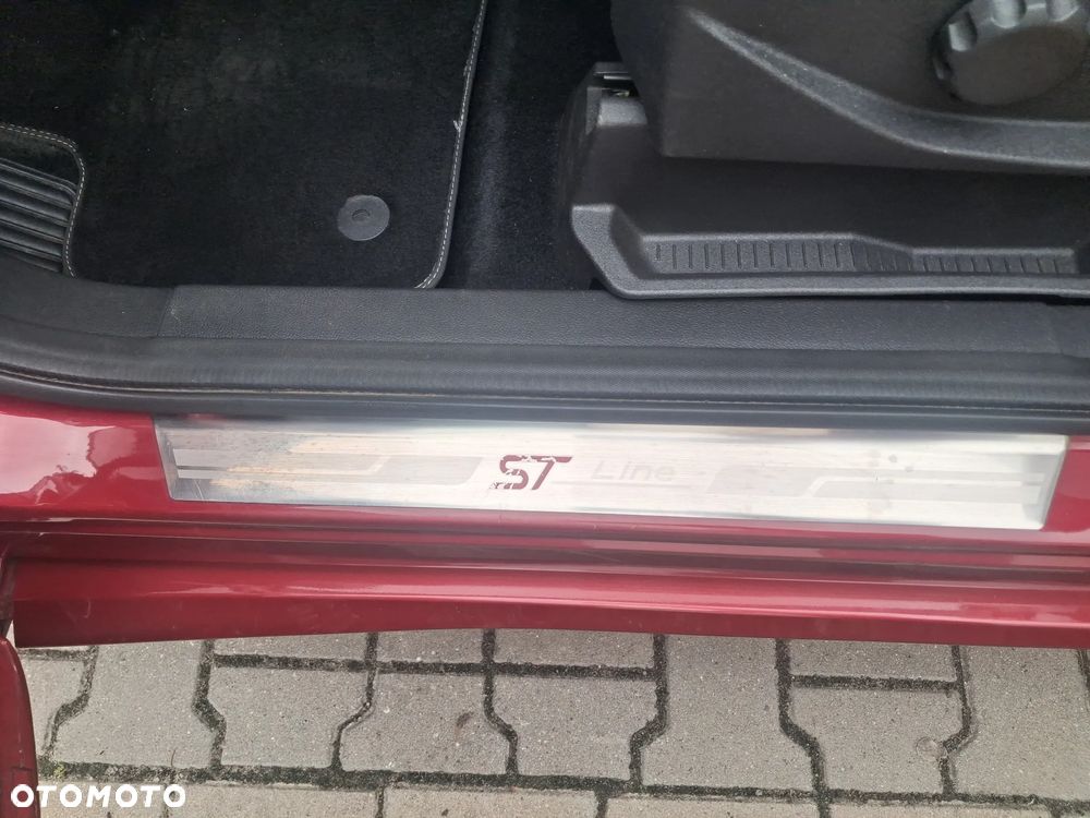 Ford Kuga 1.5 TDCi 2x4 ST-Line - 28