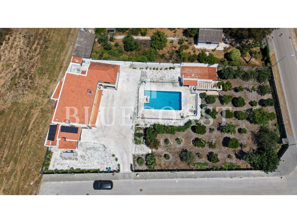 Moradia V4 com Piscina e Churrasqueira - Excelente Espaço Exterior - Grande imagem: 2/49