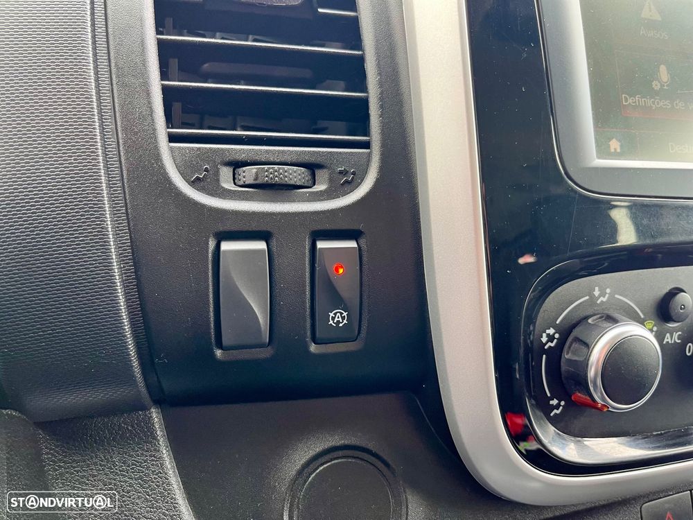 Renault Trafic 1.6 DCI Cabine dupla 6 lugares versão longa - 39