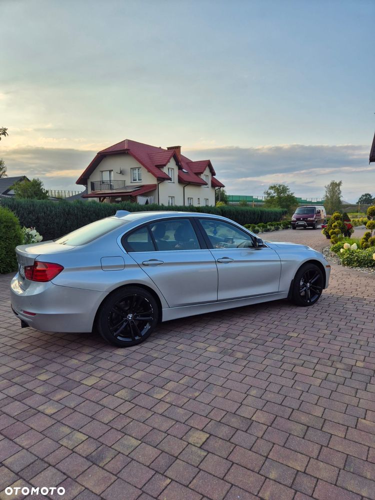 BMW Seria 3 335i xDrive Sport Line - 4