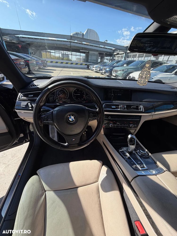 BMW Seria 7 740d xDrive Aut. - 31