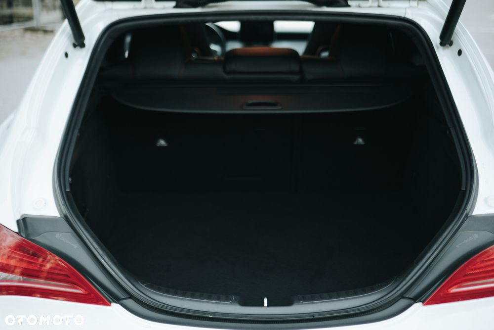 Mercedes-Benz CLA 200 7G-DCT AMG Line - 25