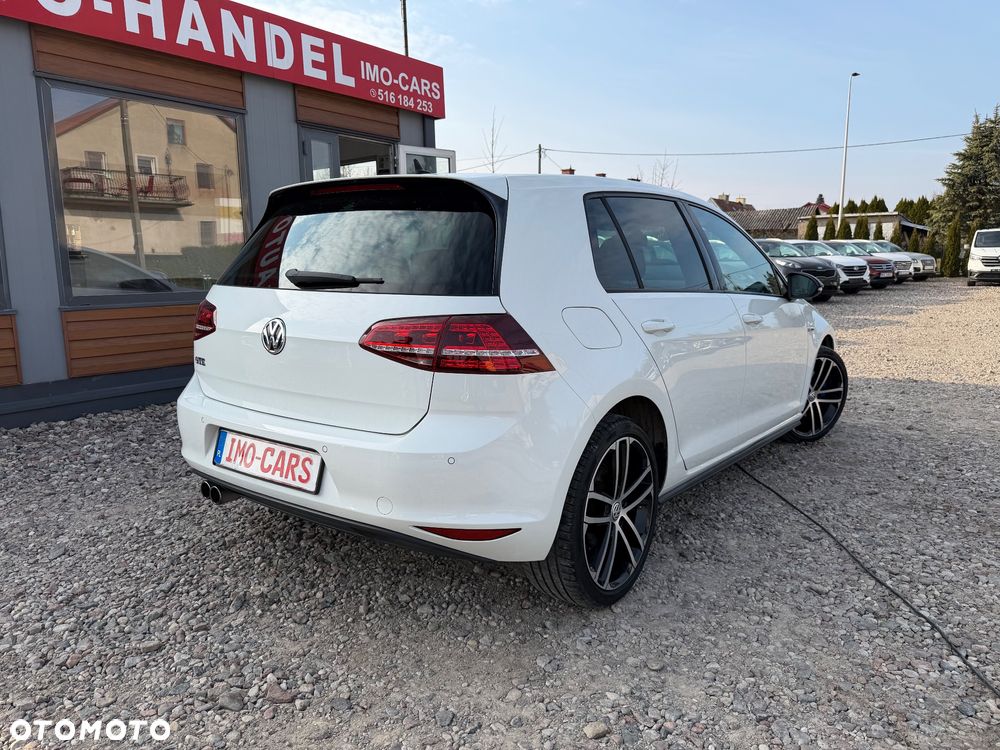 Volkswagen Golf - 4