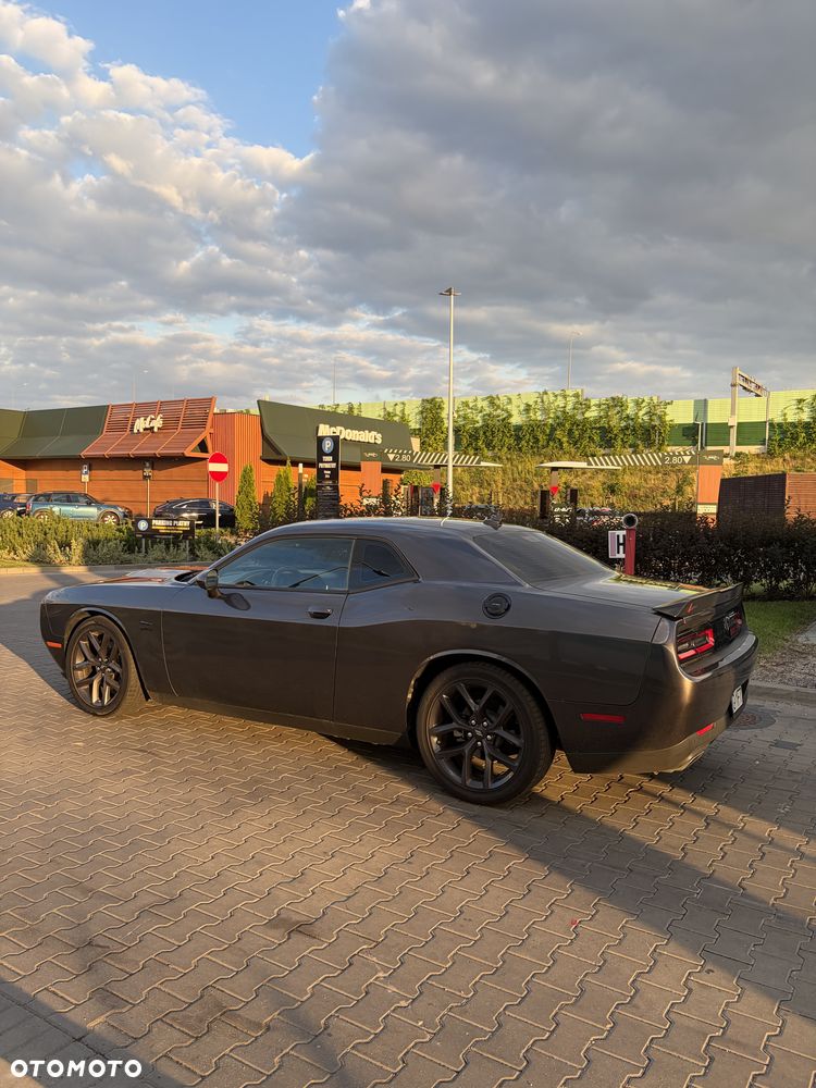 Dodge Challenger - 7