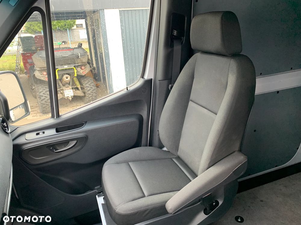 Mercedes-Benz Sprinter - 13