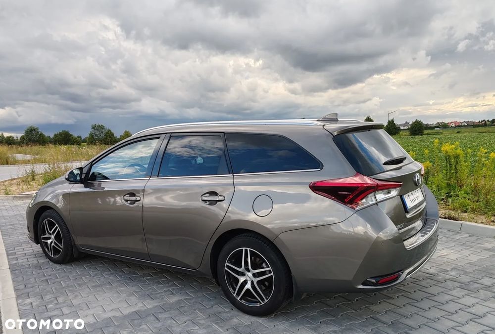 Toyota Auris 1.6 Premium - 6