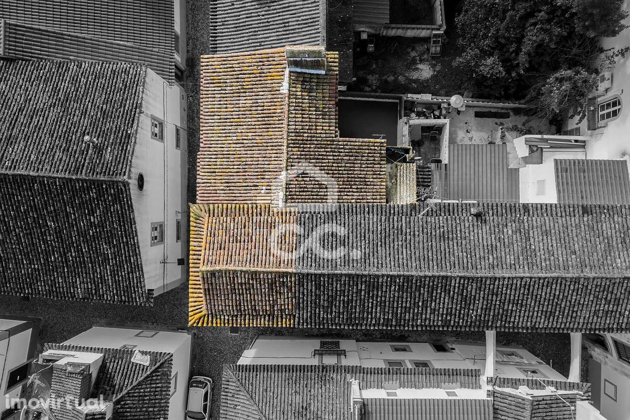 Moradia Bifamiliar T3 de 1ª andar para Recuperar | Centro Histórico de - Grande imagem: 2/35