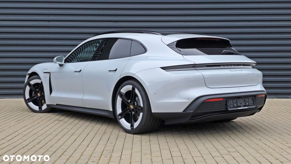 Porsche Taycan - 8