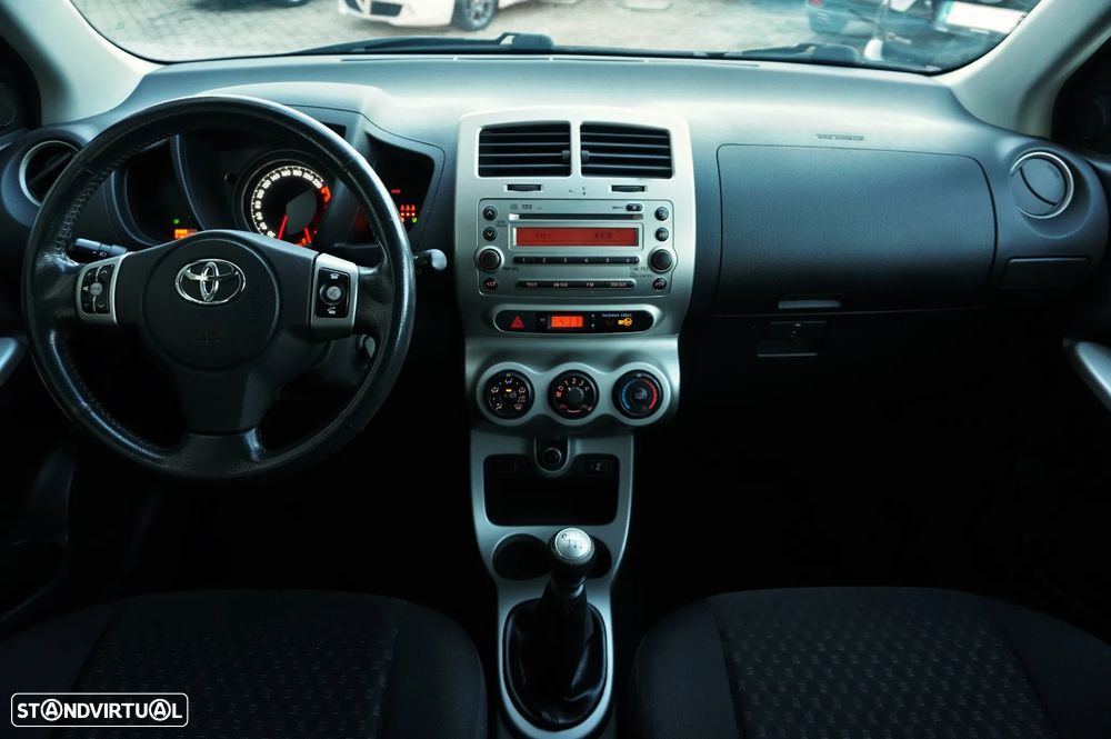 Toyota Urban Cruiser 1.33 4x2 Town - 23