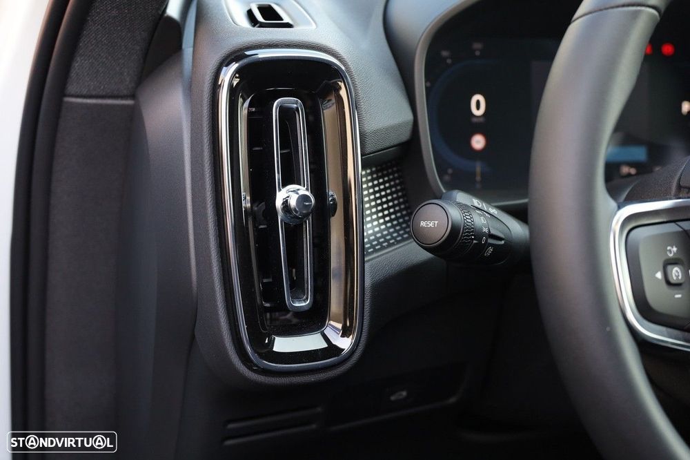 Volvo XC 40 2.0 B3 Plus Dark - 15