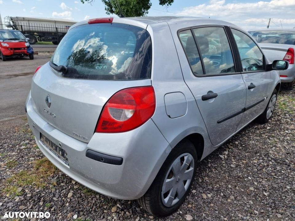 Dezmembrez/Dezbembrari Renault Clio 3 fabricatie 2007 - 3
