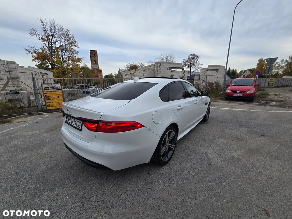 Jaguar XF 2.0 i4D R-Sport - 4