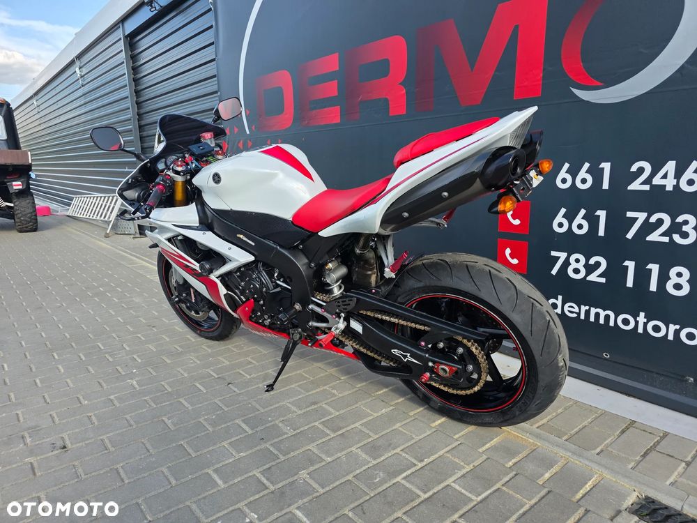 Yamaha R1 - 4