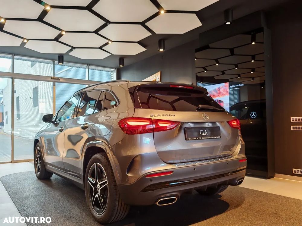 Mercedes-Benz GLA 200 d 4MATIC Aut. - 10