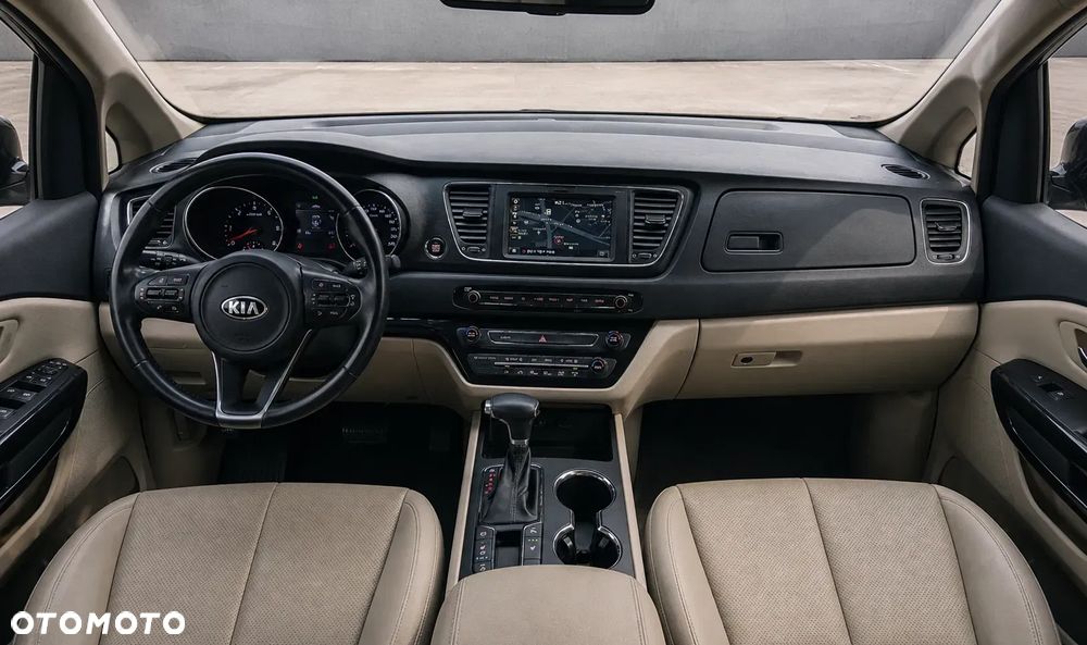 Kia Carnival - 9
