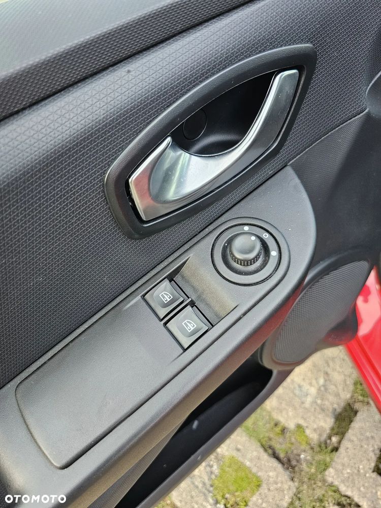 Renault Clio - 23